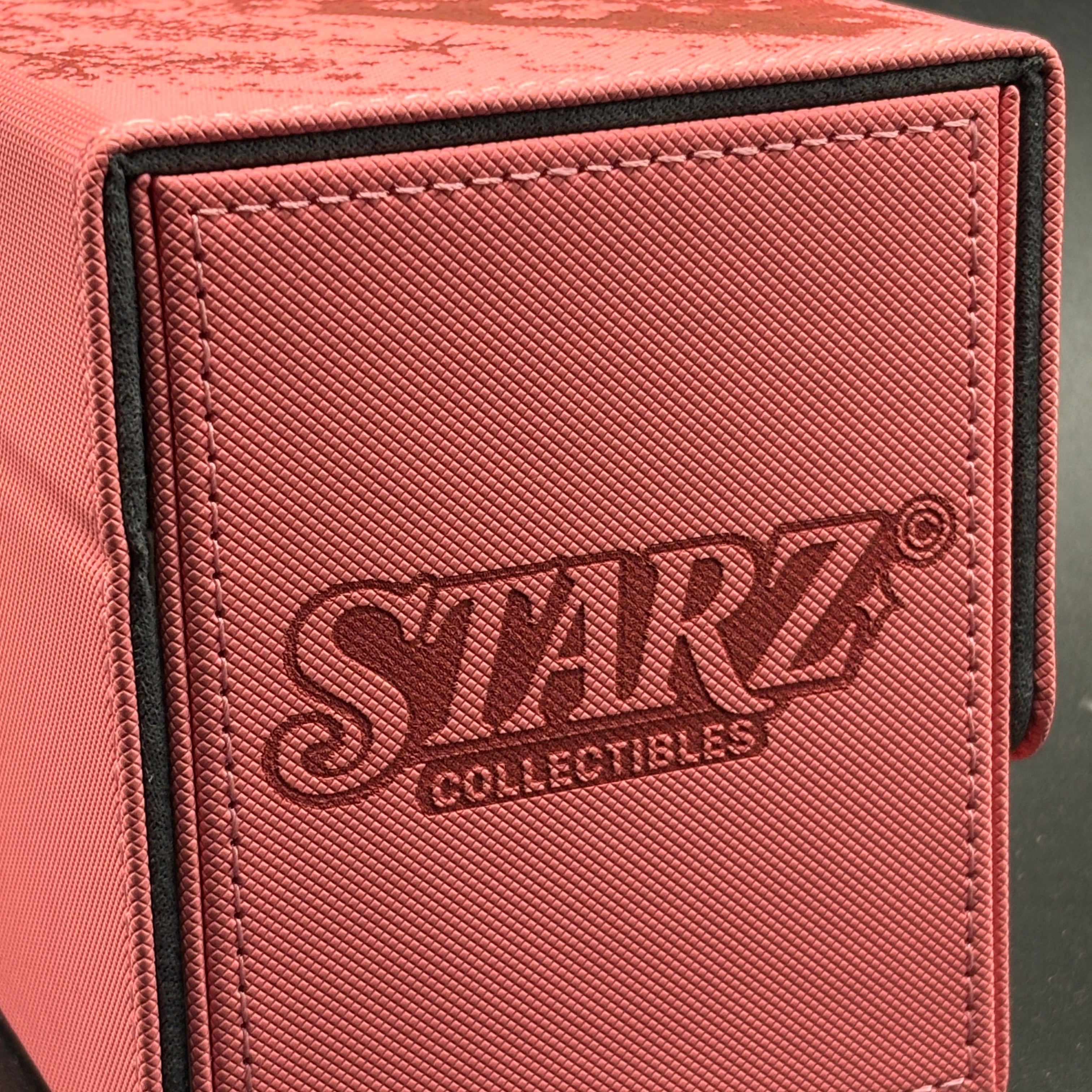 Beste Deckbox für Pokémon Karten 2026 – Custom Laser Gravur PU-Leder von Starz Collectibles Deutschland