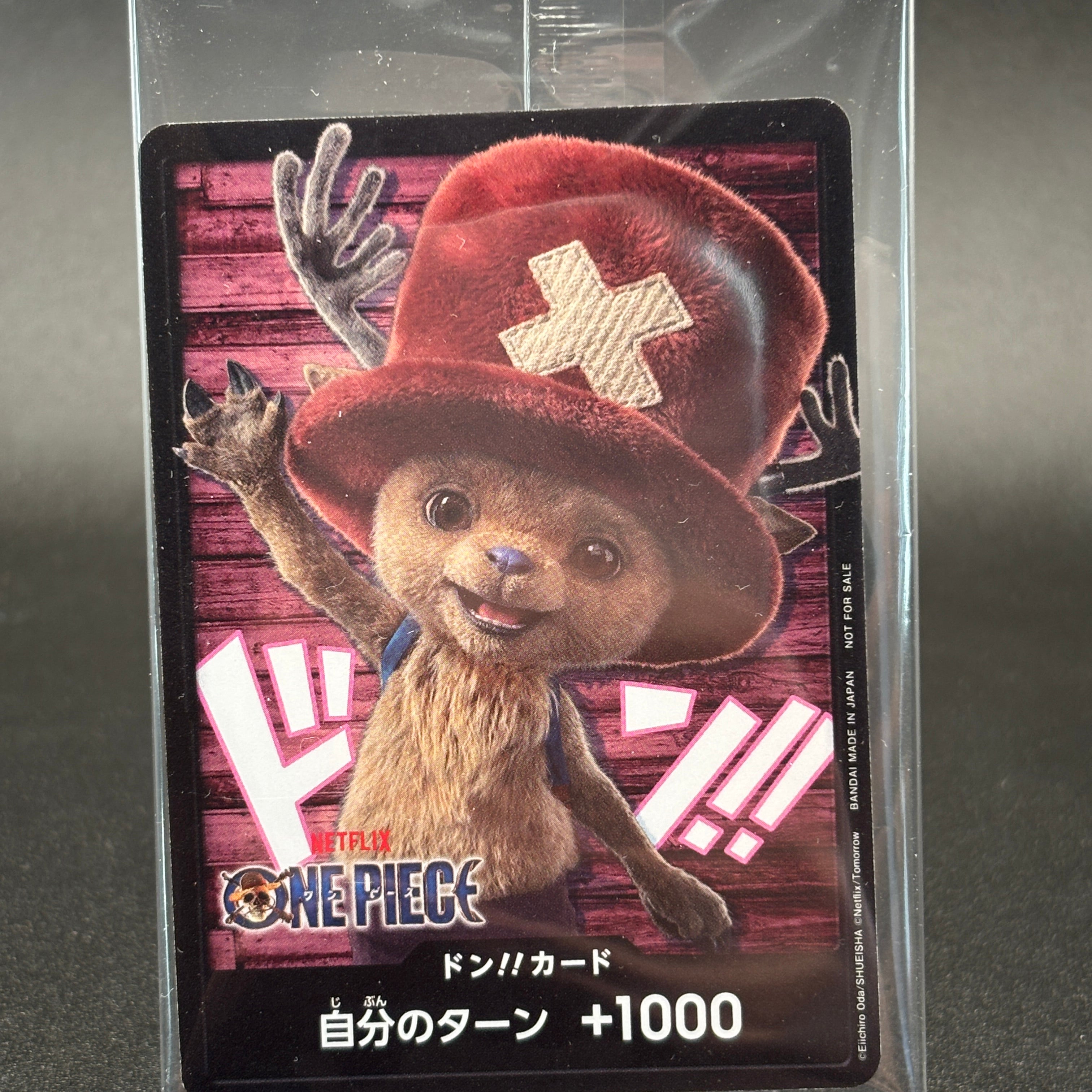 Vorderseite der Netflix x One Piece Live Action Season 2 DON!! Promo Card – Tony Tony Chopper (+1000), Not for Sale, Bandai Made in Japan 2026, Near Mint, in Schutzhülle
